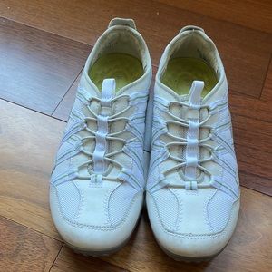 Privo by Clark lightweight tennis shoe